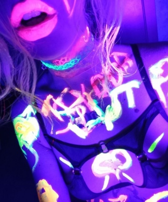 Нежная и игривая девушка с красивой грудью и стройными ножками предлагает провести незабываемое время в ее обществе. Фото подтверждены! 2247, 20 лет