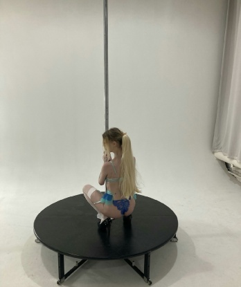 Нежная и игривая девушка с красивой грудью и стройными ножками предлагает провести незабываемое время в ее обществе. Фото подтверждены! 2247, 20 лет