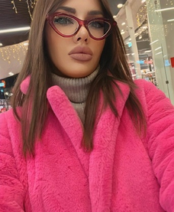 Живу в Москве и с удовольствием встречусь с тобой, чтобы подарить тебе незабываемые моменты нашего совместного времяпровождения. У меня множество услуг, которые подарят тебе незабываемое удовольствие. 😘 Поцелуи, массаж, стриптиз – все это я делаю безупречно. 🌟 Мой опыт несомненно порадует даже самых требовательных мужчин. У меня также есть отличные отзывы, которые подтверждают мою профессиональность и страсть. Уверен, что наши встречи станут незабываемыми моментами, и ты захочешь повторить их снова и снова. Получи удовольствие от моих фото и приходи ко мне в Москве, жду тебя, мой красавчик! 💋 2348, 27 лет