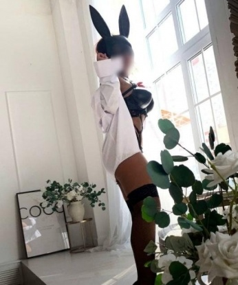 🌹 Живу в Москве и предлагаю свои услуги только в этом месте. 💫 Моя красота и обаяние обеспечат тебе незабываемый опыт. Я готова подарить тебе чувственность, страсть и ласку. 🌟 Разнообразие интимных услуг, которые я предлагаю, позволят нам окунуться в мир наслаждения. 💋 Мои клиенты ценят мою ненавязчивость и высокий уровень сервиса. На моих фото ты увидишь настоящую красоту. 📸 Позволь себе роскошь и позвони мне для воплощения своих самых сокровенных желаний. ✨ Жду тебя, чтобы создать неповторимую атмосферу удовольствия и наслаждения. 😏💕 5384, 26 лет